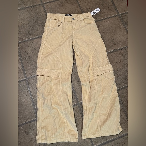 NWT Urban Outfitter Corduroy Cargo Pants - Picture 1 of 2